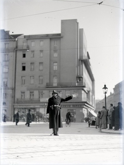Trg bana Jelačića oko 1934. godine (Đuro Janeković)